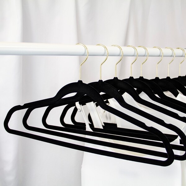 Shop 50 Black Pack Velvet Hangers with gold hook - Overstock - 30932265