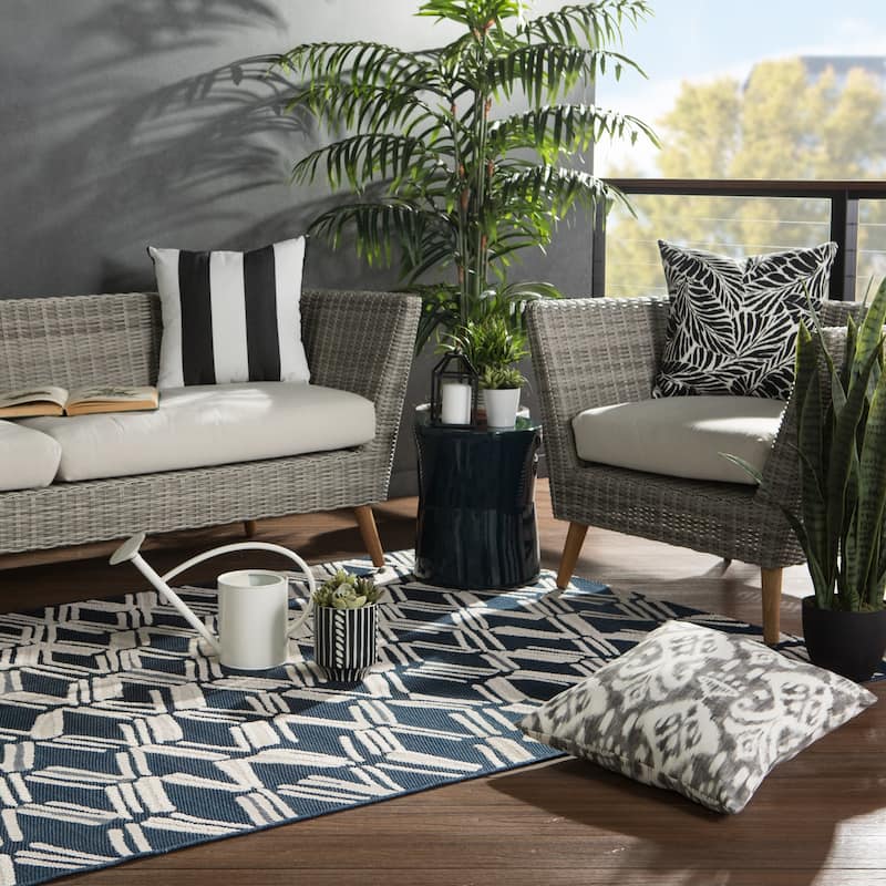 Azili Indoor/ Outdoor Trellis Poly Area Rug by Havenside Home