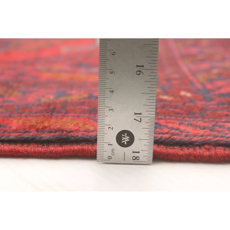 Hand-knotted Finest Khal Mohammadi Red Wool Rug - 5'1 x 6'6/5'1" x 6'6"