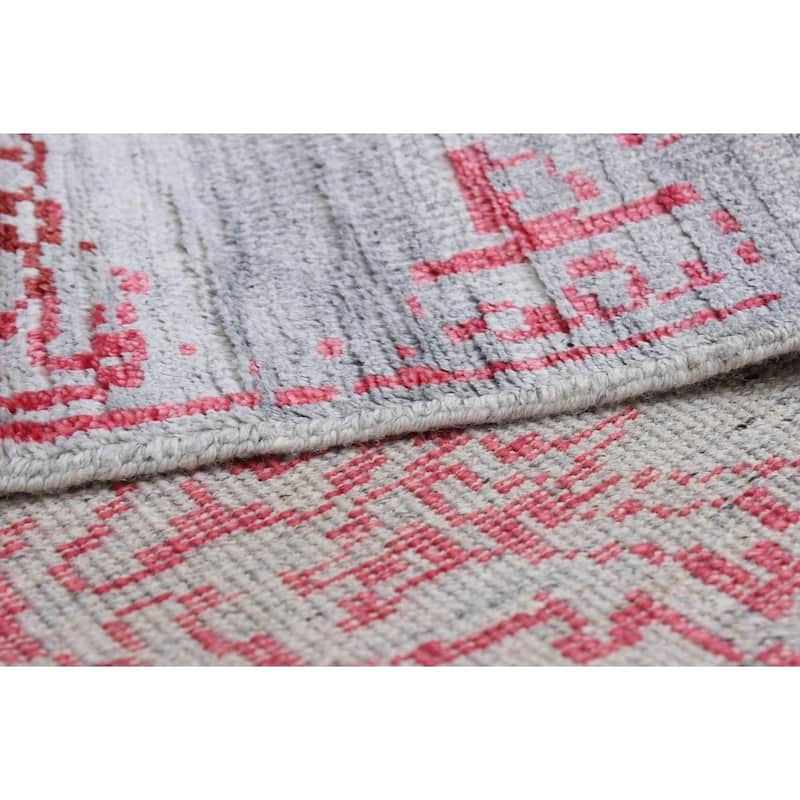 Hand-knotted Jules Ushak Pink, Grey Rug - 5'6" x 7'7"/5'6 x 7'7