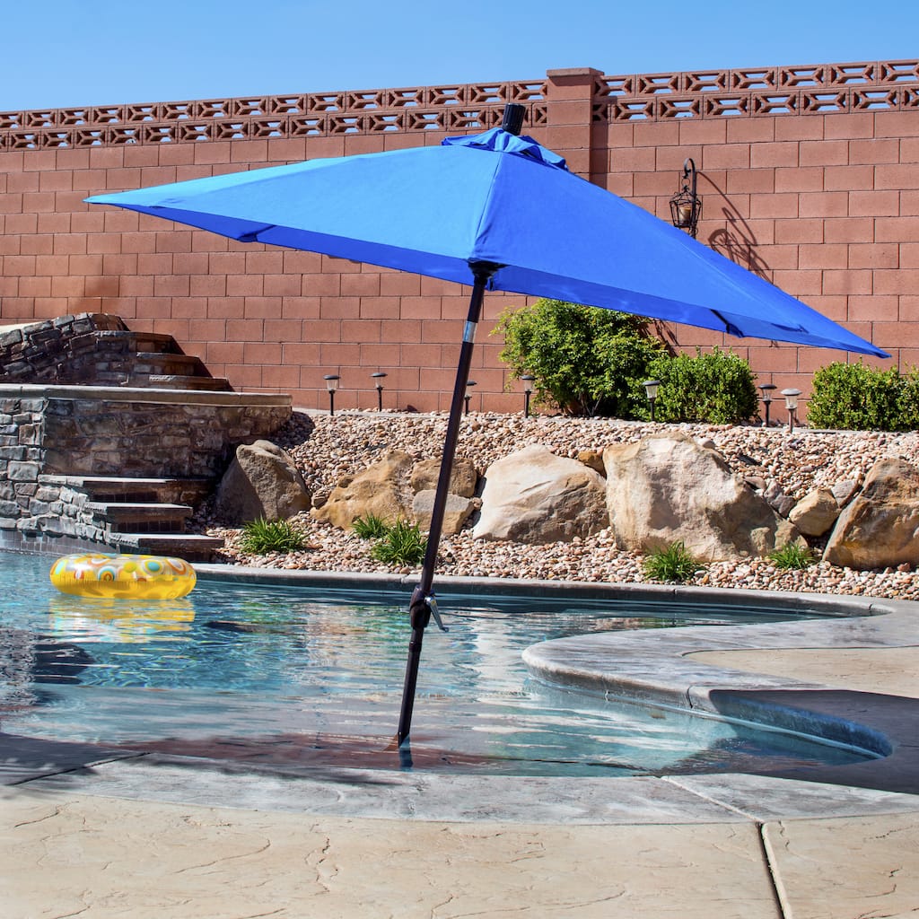 Lauren & Company Fiberglass Olefin Crank and Tilt 9-foot Umbrella