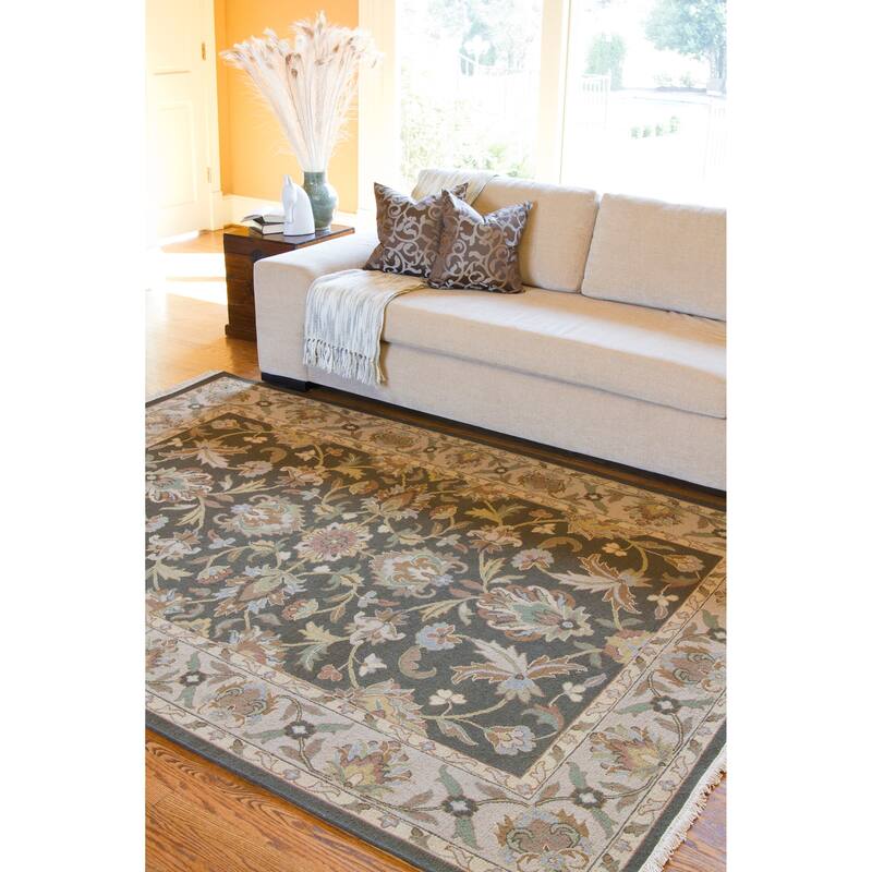 Hand-knotted Soumek Wool Area Rug - 6' x 9'