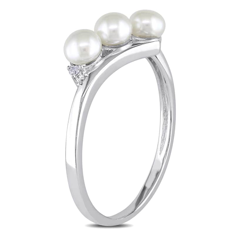 Miadora 10k White Gold Cultured Freshwater Pearl and Diamond Accent Ring (3 mm)