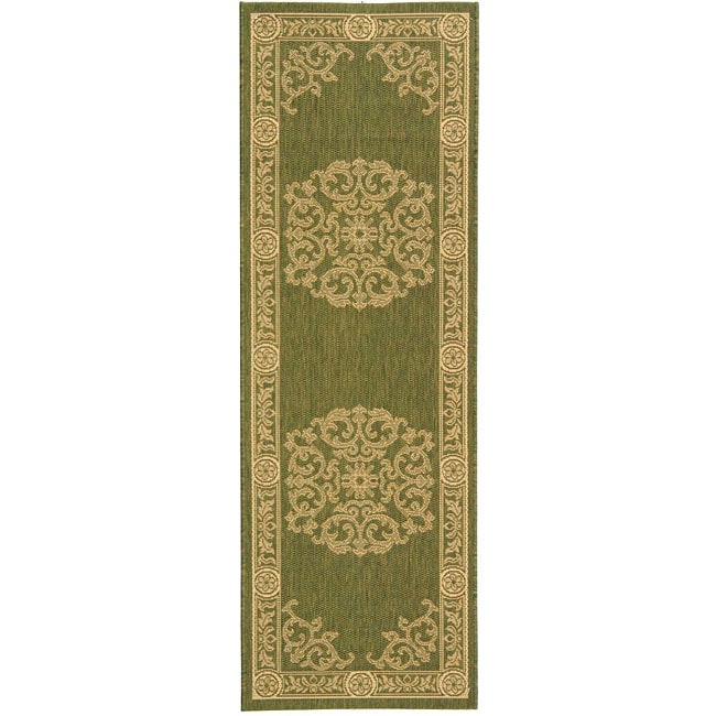Safavieh Sunny Medallion Olive Green/ Natural Indoor/ Outdoor Runner - 2'4" x 6'7"