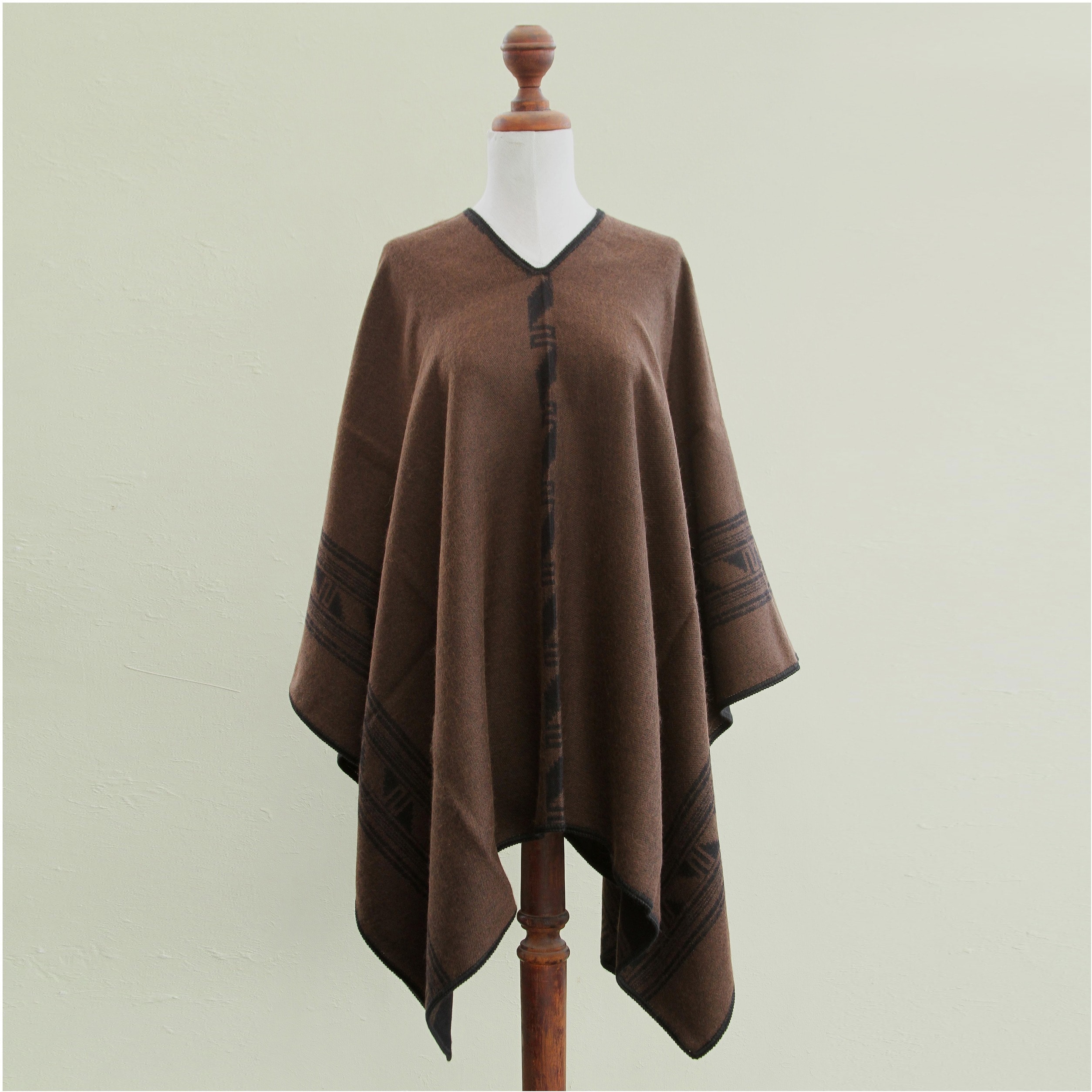 INTI ALPACA Black Alpaca Poncho for Women Knitted Cape with Alpaca Wool