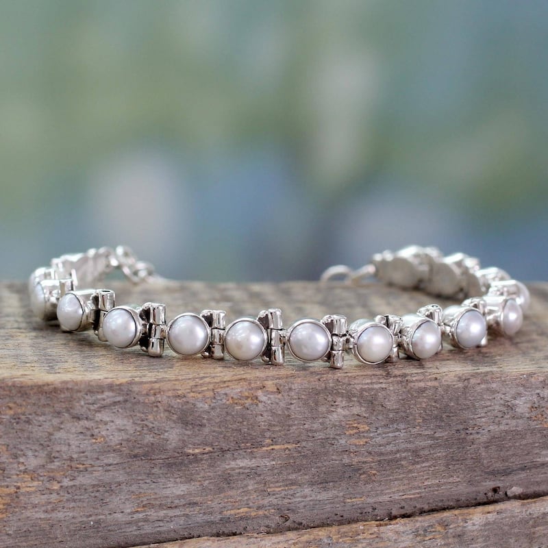 Handmade Purity White Pearl Sterling Silver Bracelet (India)
