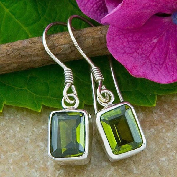 Handmade Sterling Silver Emerald Peridot Dangle Earrings (Indonesia)
