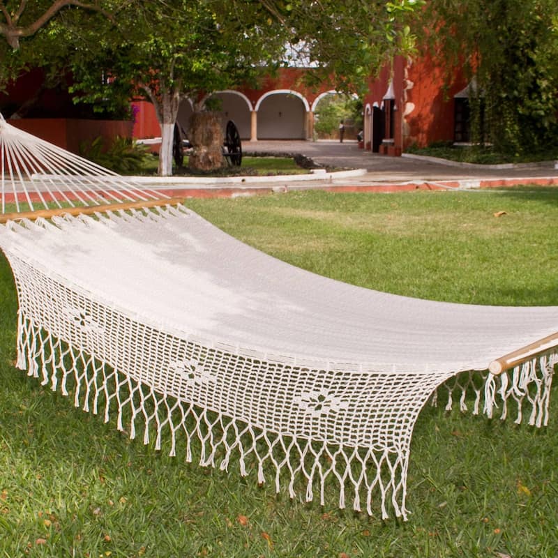 Handmade White Cotton Maya Daydream Hammock (Mexico)