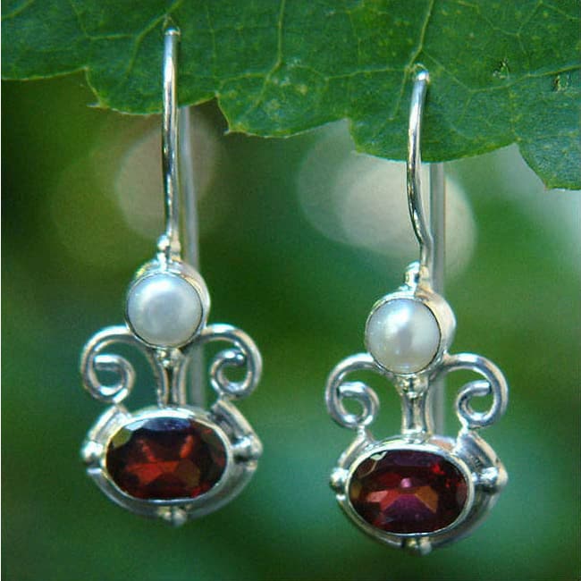 Handmade Silver 'Sunrise Spirit' Garnet and Pearl Earrings (Indonesia)