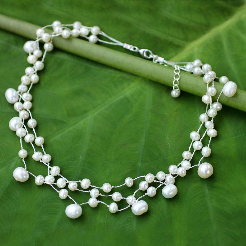 Handmade Stainless Steel Moonlight Glow Pearl Choker Necklace (Thailand) - 7'6" x 9'6" - 7'6" x 9'6"