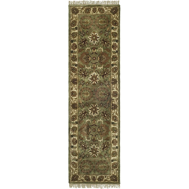 Handmade Heirloom Green/ Ivory Wool Runner (23 X 12)