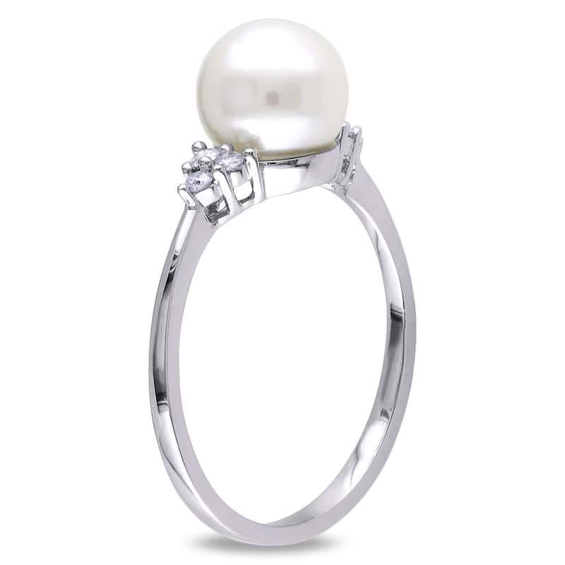 Miadora 10k White Gold Cultured Freshwater Pearl and 1/8ct TDW Diamond Ring (7.5-8 mm)