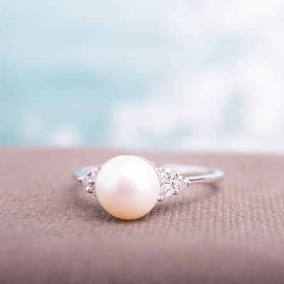 Miadora 10k White Gold Cultured Freshwater Pearl and 1/8ct TDW Diamond Ring (7.5-8 mm)