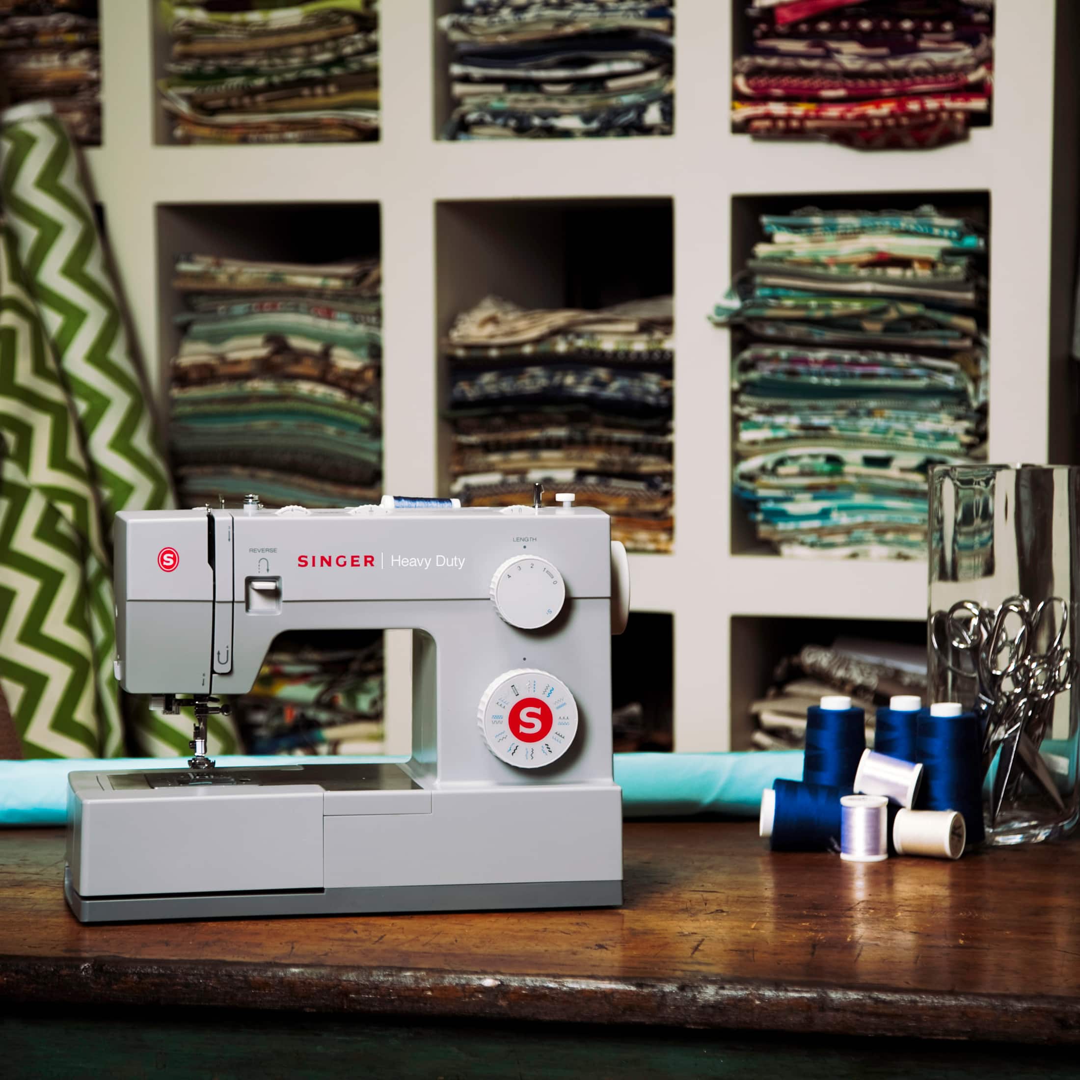 Singer Heavy Duty 4423 Sewing Machine with Automatic Threader Bed