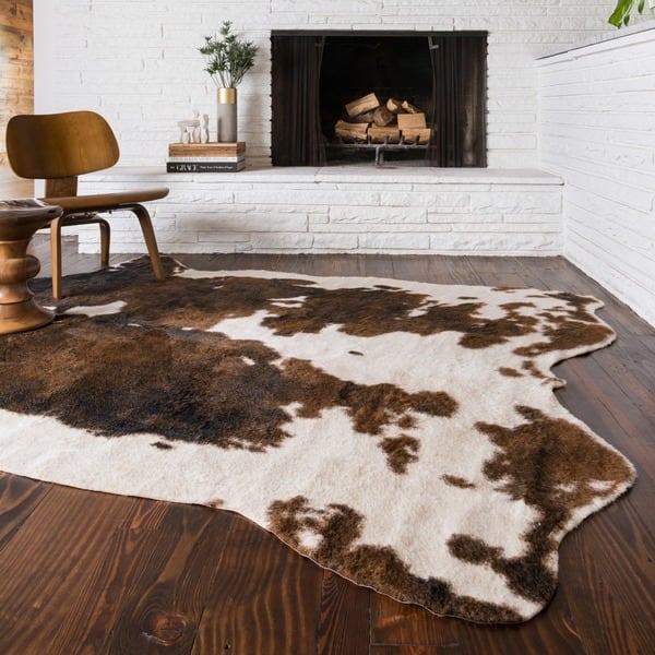 Alexander Home Yosemite Faux Cowhide Area Rug On Sale Overstock 9775404