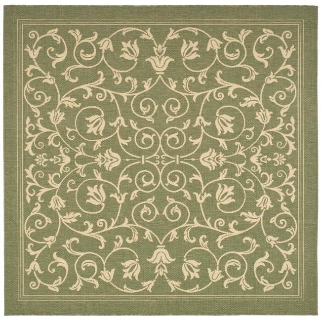 Indoor/ Outdoor Resorts Olive/ Natural Rug (710 Square)