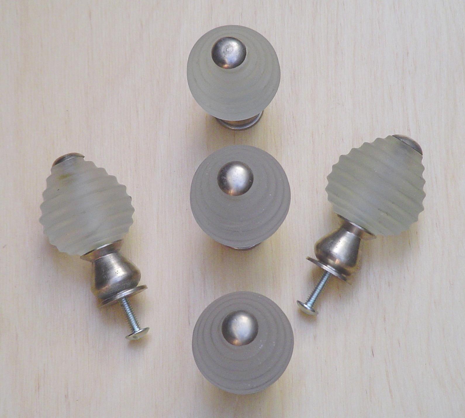 Clear Frosted Beehive Glass and Satin Nickel Knobs (Pack of 5 ) Free