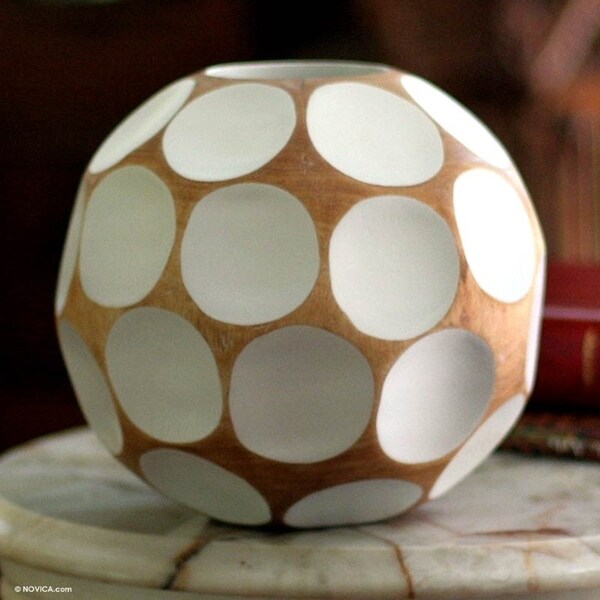 Handmade Mango Wood 'White Soccer Ball' Vase (Thailand)
