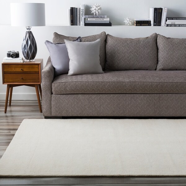 Hand-crafted Solid White Casual Mesa Wool Area Rug - 7'6 x 9'6