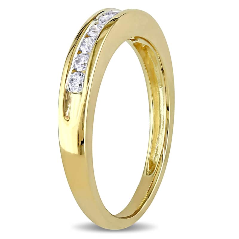 Miadora 10k Yellow Gold 1/4ct TDW Diamond Wedding Band