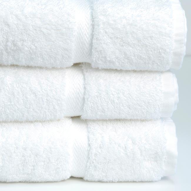 Welspun Hygrocotton 27 x 54 White Cotton / Poly Bath Towel 17 lb. -  36/Case