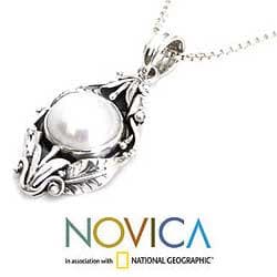 Sterling Silver 'Lily' White Freshwater Pearl Necklace (11 mm) (Bali) Novica Necklaces