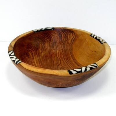 Handmade Olive Wood and Inlaid Bone 7.5-inch Bowl (Kenya) - 7 inch