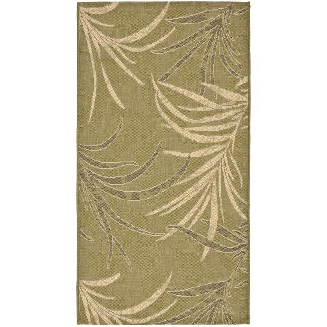 Indoor/ Outdoor Green/ Creme Rug (27 X 5)