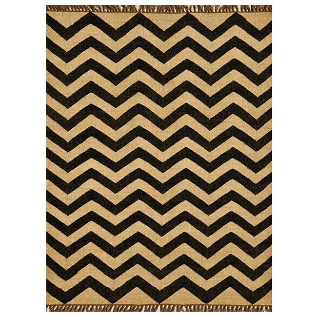 Chevron Hand-woven Kilim Wool Geometric Rug (4' x 6') - 4' x 6'