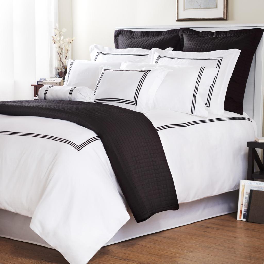 Enmark Trading Inc. Black Stripe Barrato Stitch Full/ Queen size 3 piece Duvet Cover Set Black Size Full  Queen