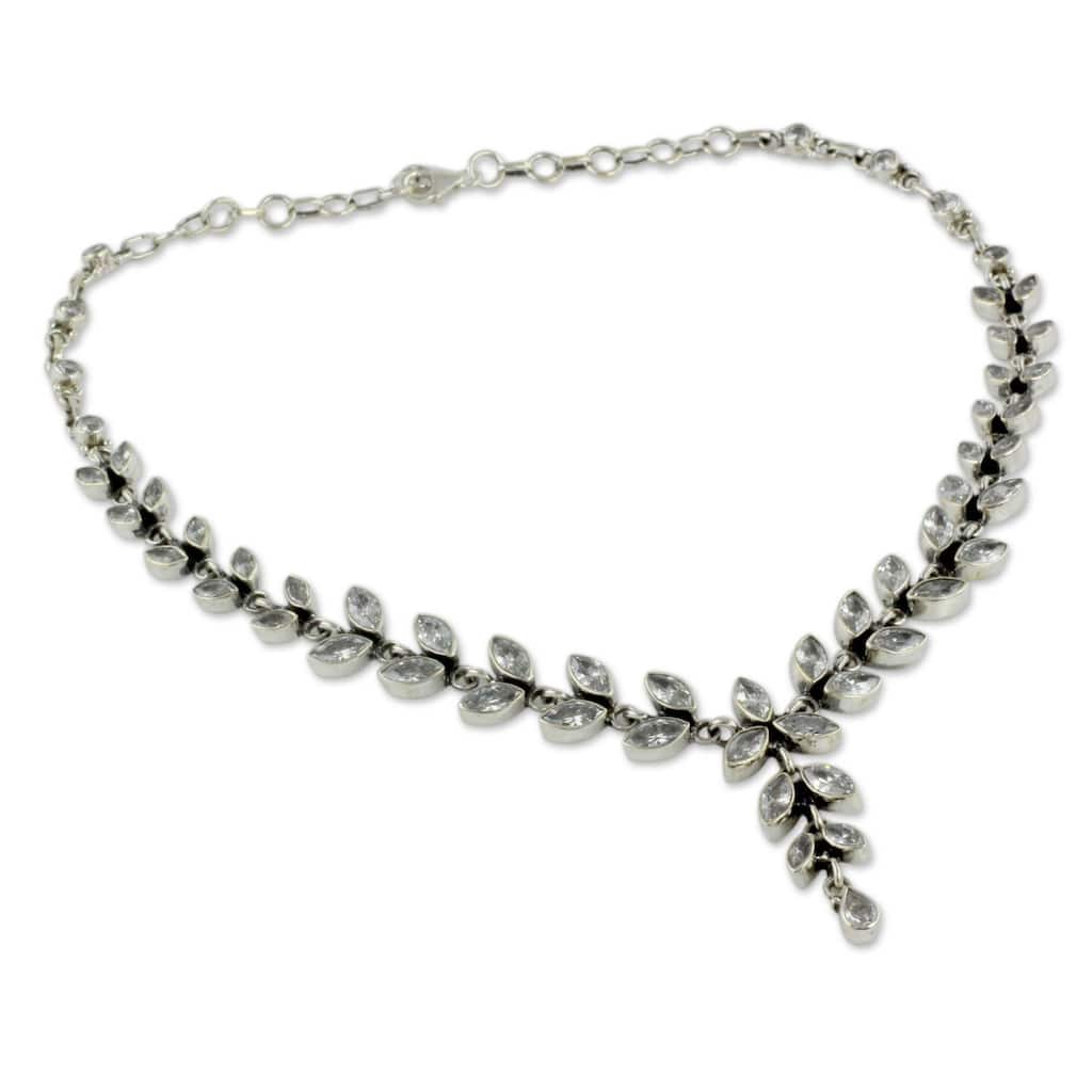 Handmade Sterling Silver White Daffodils Quartz Y Necklace (India)
