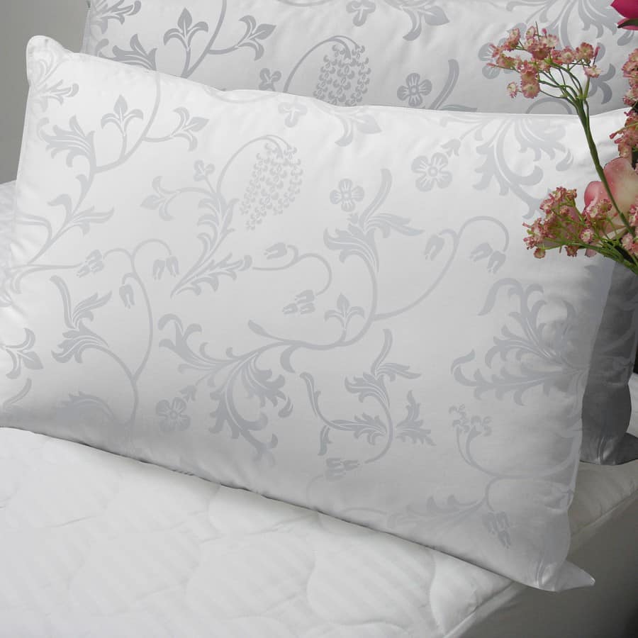 Floral 370 Thread Count Standard-size Down Alternative Pillows (Set of 2) - White