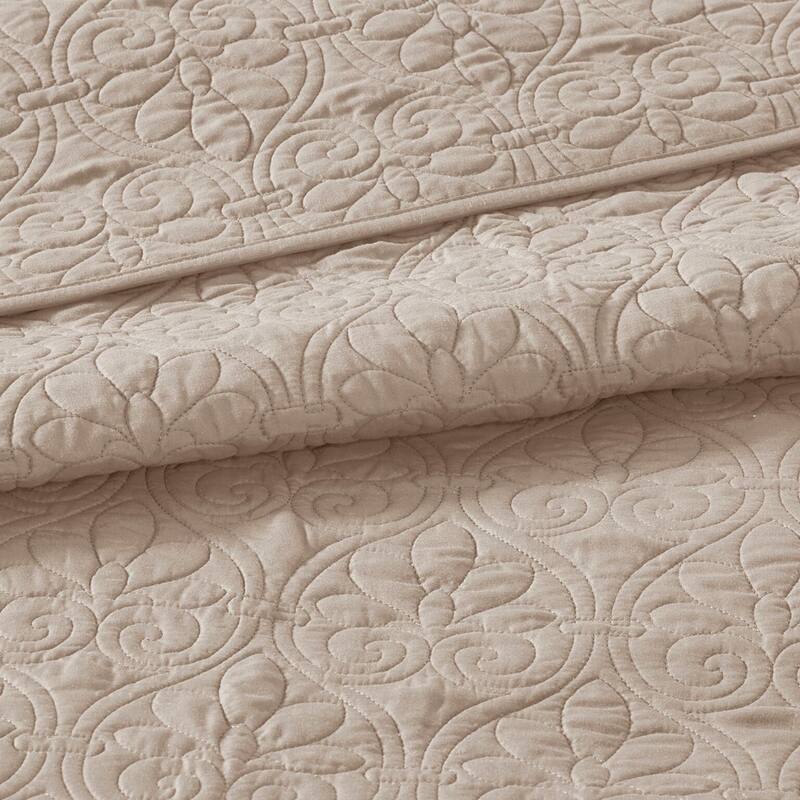 Madison Park Mansfield Reversible Quilt Set