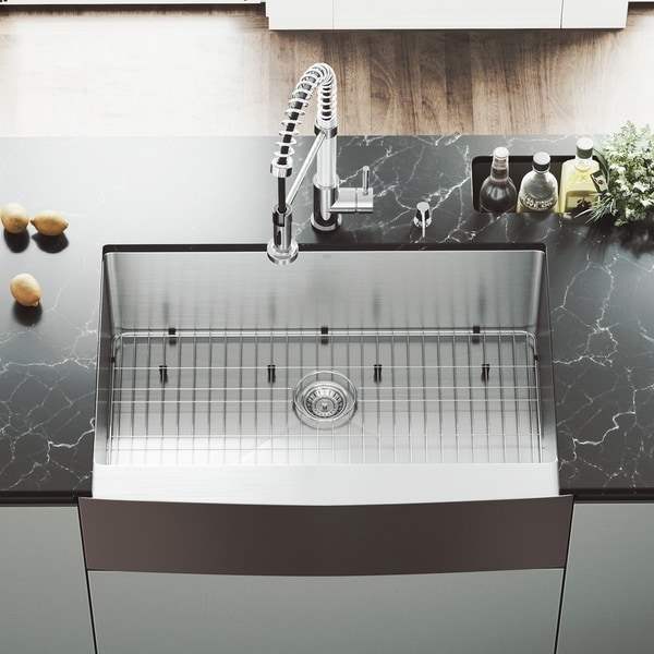 VIGO Bedford 33-inch Farmhouse Kitchen Sink, Grid and Strainer