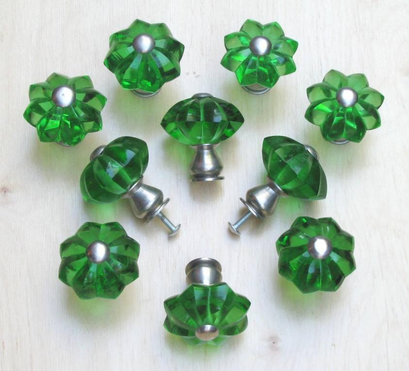Emerald Green Star Glass and Satin Nickel Knobs (Set of 10)
