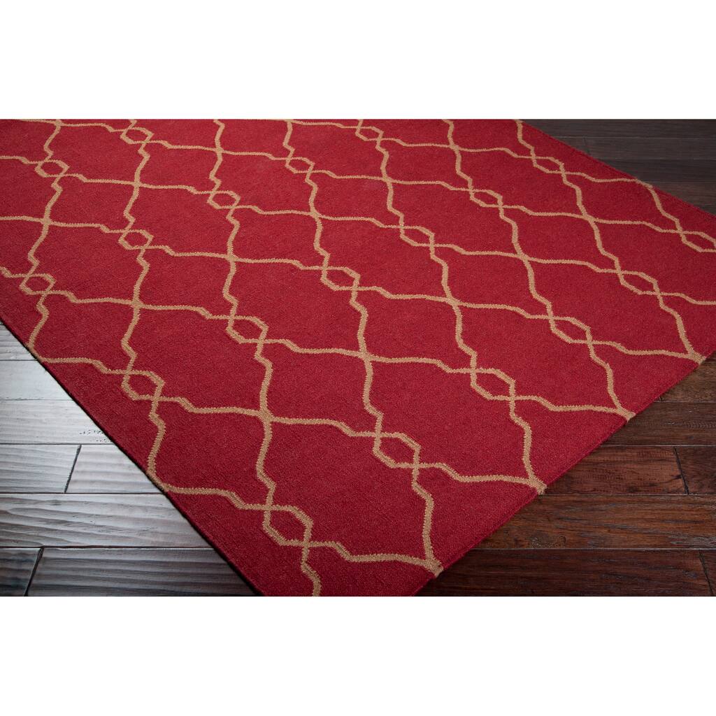 Hand-woven Hollis Red Wool Area Rug - 5' x 8' - 5' x 8'