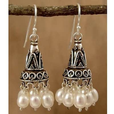 Handmade Sterling Silver 'Indian Ivory' Pearl Earrings (5.5-6 mm) (India)