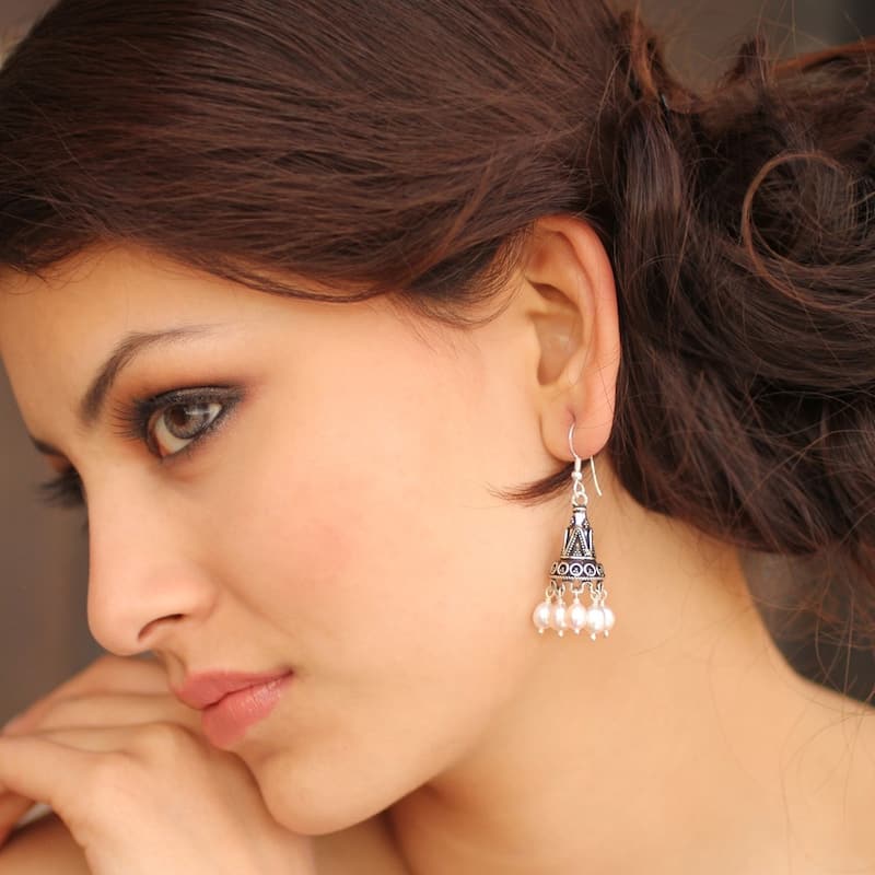 Handmade Sterling Silver 'Indian Ivory' Pearl Earrings (5.5-6 mm) (India)