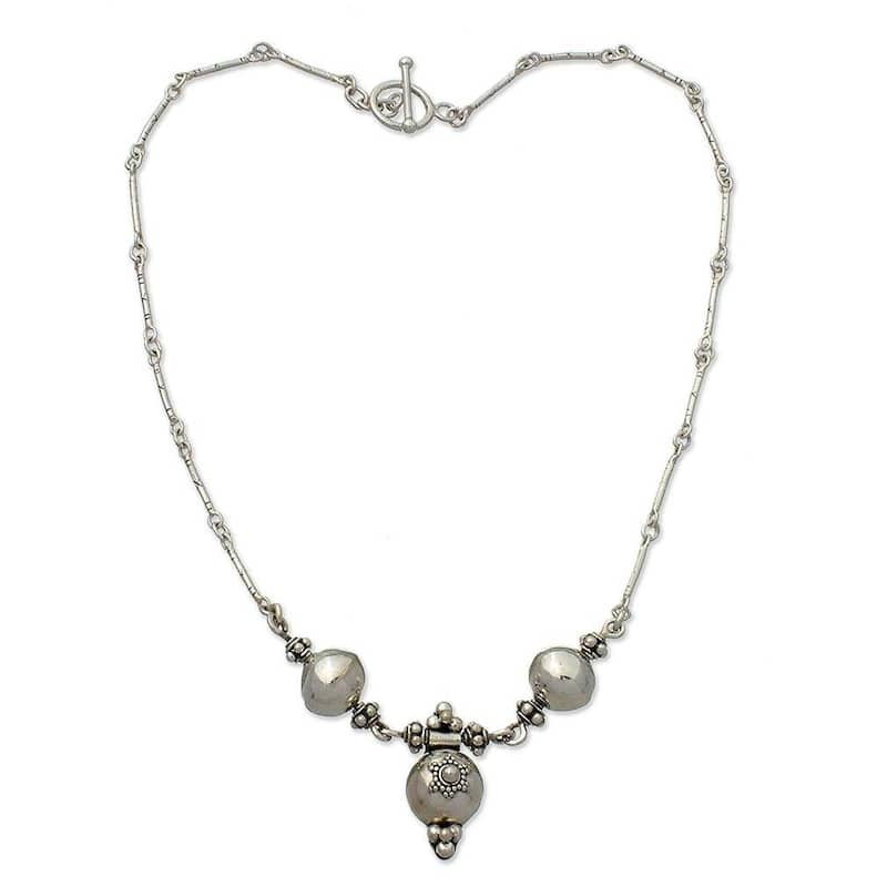 Handmade Sterling Silver 'Trinity Cross' Necklace (Indonesia) - 7'6" x 9'6" - White - Silver - 7'6" x 9'6" - 16 Inch