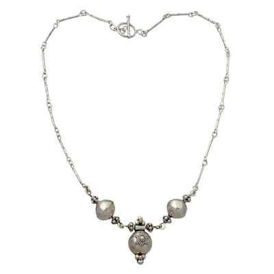 Handmade Sterling Silver 'Trinity Cross' Necklace (Indonesia) - 7'6" x 9'6"