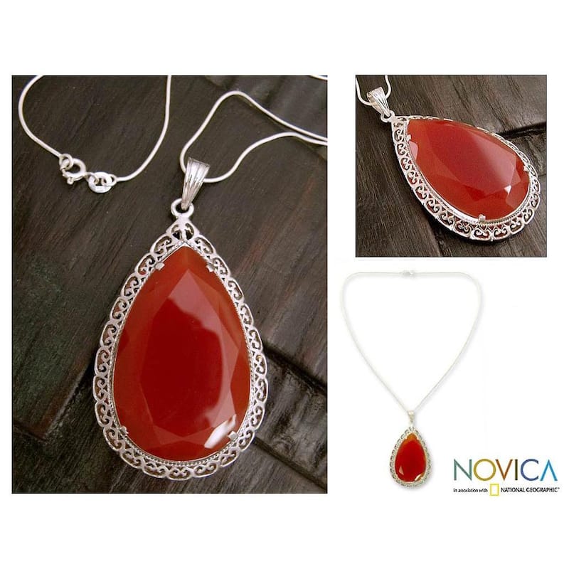 Handmade Sterling Silver 'Bright Hope' Red Agate Necklace (India) - 7'6" x 9'6"