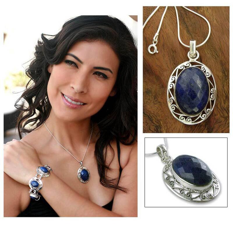 Handmade Seductive Blue Snake Chain Sterling Silver Lapis Lazuli Necklace (India)