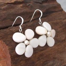 Mother of Pearl and Pearl Sweet Flower Earrings (5 mm) (Thailand) Earrings