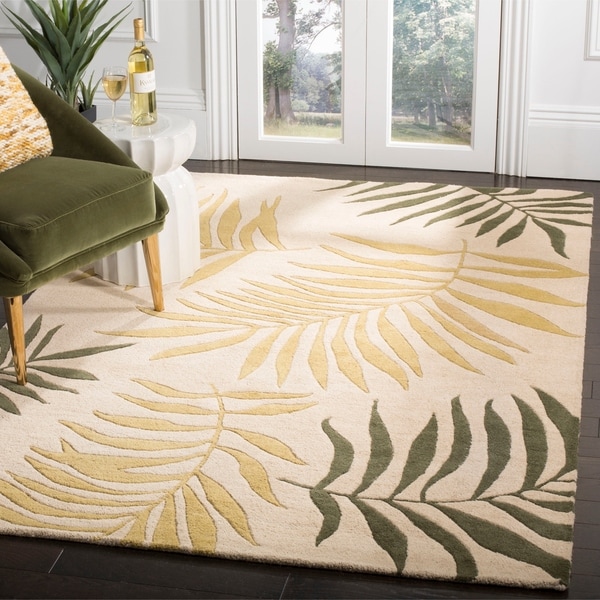 Safavieh Handmade Ferns Beige New Zealand Wool Rug - 7'6" x 9'6"