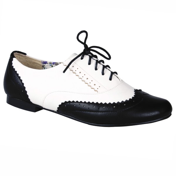 Refresh Women's 'Toni 01' Round Toe Oxfords Refresh Oxfords