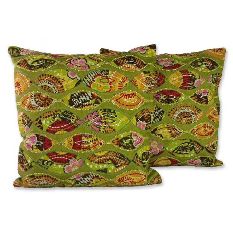 Handmade Set of Two Polyester 'Meeting Eyes' Cushion Covers (India)