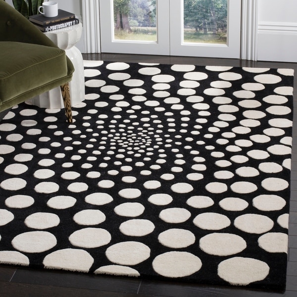 Safavieh Handmade New Zealand Wool Eternity Black Rug - 7'6" x 9'6"
