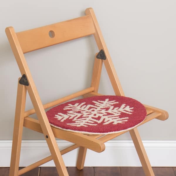 https://ak1.ostkcdn.com/images/products/6310891/Red-Snowflake-Wool-Hooked-Chair-Pad-e0400422-c747-4bc1-bdb2-0c143a8f8d46_600.jpg?impolicy=medium