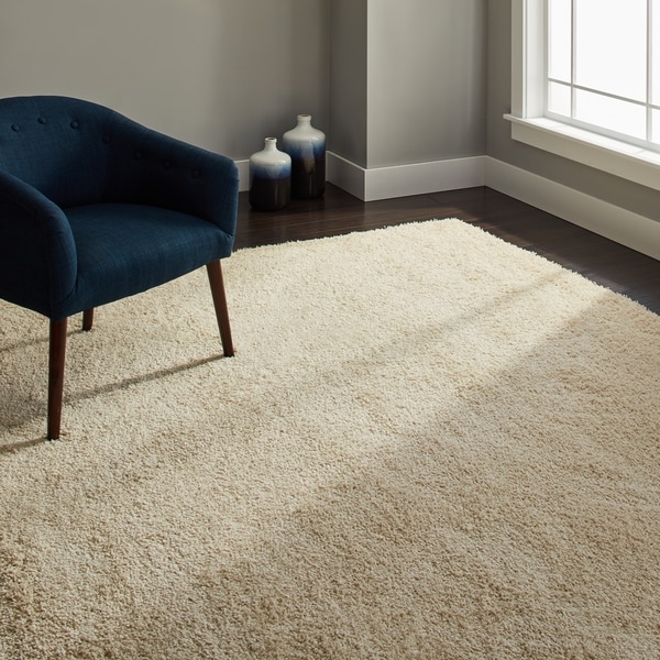 Safavieh California Cozy Plush Ivory Shag Rug (6'7 x 9'6) - 6'7" x 9'6"