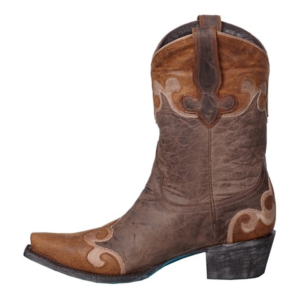 traditional cowboy boots